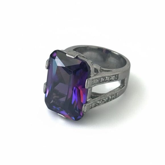 Amethyst Rhinestone and 18kge cocktail ring Purple and Silver Size 4.25 - Picture 1 of 5